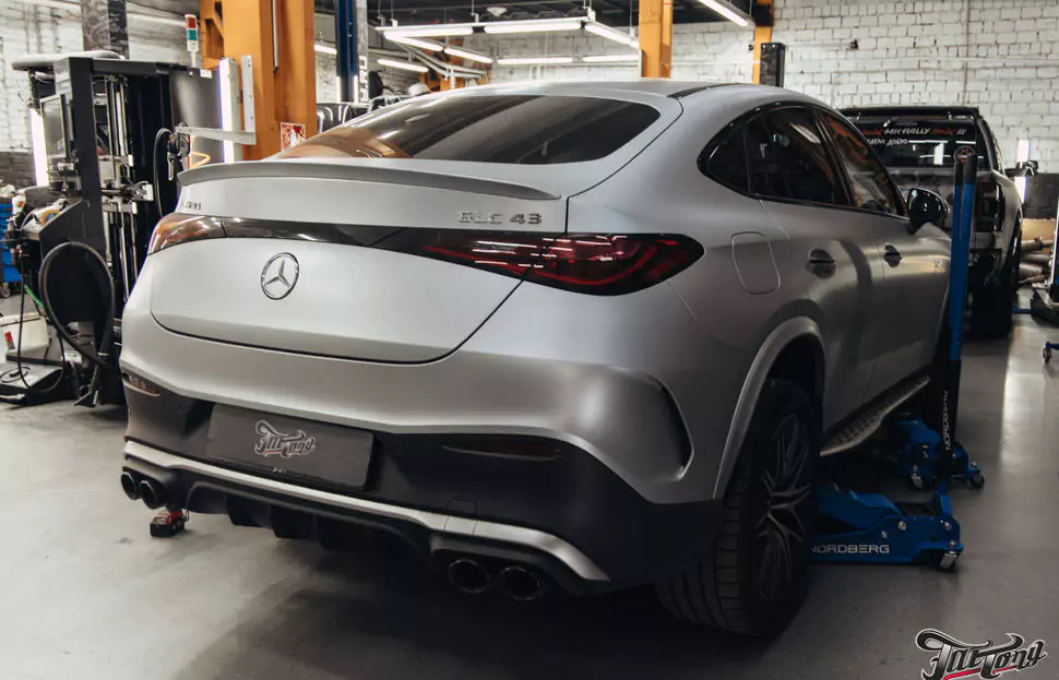 Фирменный шиномонтаж с адаптацией и балансировкой на стендах Hunter для Mercedes GLC 43 AMG